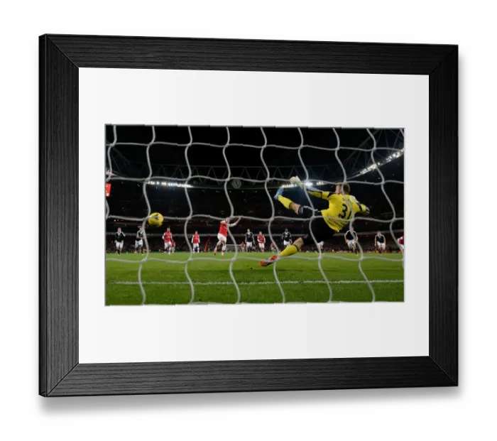 Framed Print : Giroud Strikes Again: Arsenal's Win Against Southampton (2013-14) Framed Print : Giroud Strikes Again: Arsenal's Win Against Southampton (2013-14)