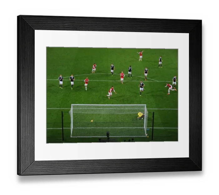 Framed Print : Giroud Scores the Winning Goal: Arsenal Triumphs over Southampton (2013-14)
