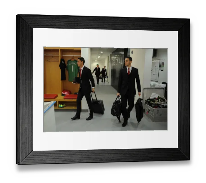 Framed Print : Arsenal Duo Mesut Ozil and Thomas Vermaelen in the Changing Room before Arsenal vs Southampton (2013-14)