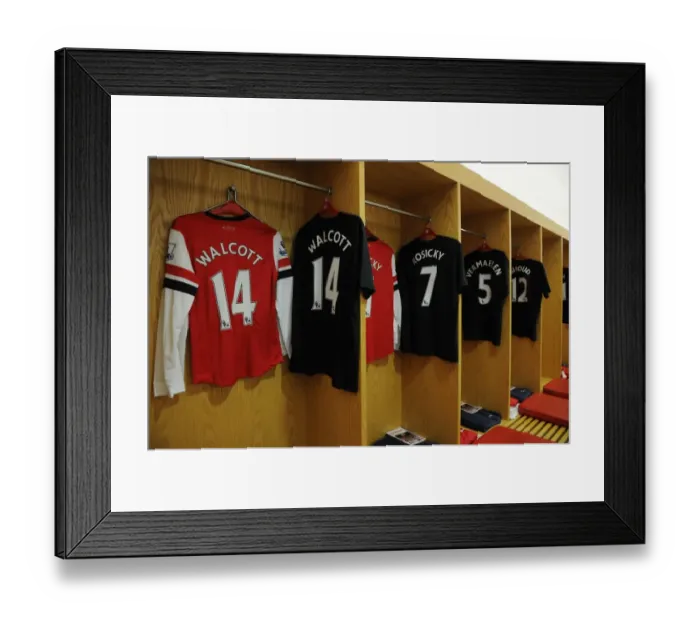 Framed Print : Arsenal Changing Room: Walcott and Rosicky Prepare for Arsenal v Southampton (2013-14) Framed Print : Arsenal Changing Room: Walcott and Rosicky Prepare for Arsenal v Southampton (2013-14)