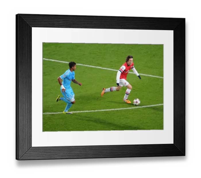 Framed Print : Tomas Rosicky (Arsenal) Mario Lemina (Marseille). Arsenal 2: 0 Olympic Marseille