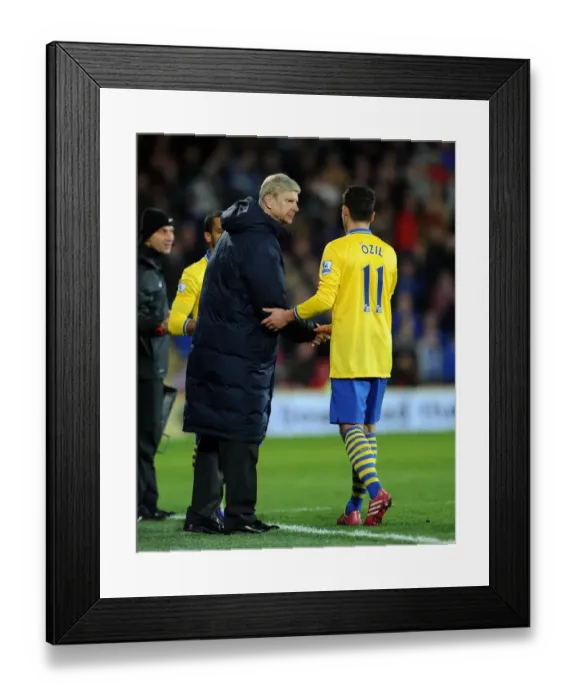 Framed Print : Arsene Wenger and Mesut Ozil: A Moment from the Cardiff Derby, 2013-14 Premier League