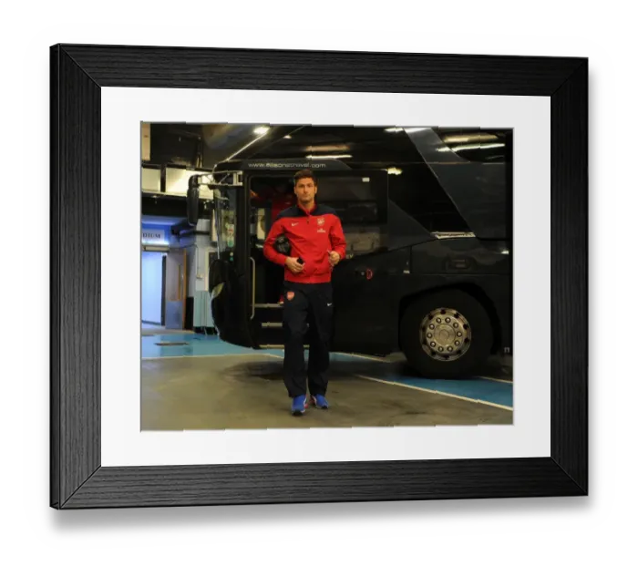 Framed Print : Olivier Giroud (Arsenal). Manchester City 6: 3 Arsenal. Barclays Premier League. Etihad Stadium Framed Print : Olivier Giroud (Arsenal). Manchester City 6: 3 Arsenal. Barclays Premier League. Etihad Stadium