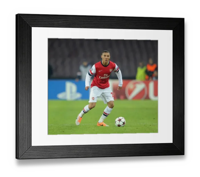 Framed Print : Kieran Gibbs in Action: Napoli vs Arsenal, UEFA Champions League 2013-14 Framed Print : Kieran Gibbs in Action: Napoli vs Arsenal, UEFA Champions League 2013-14