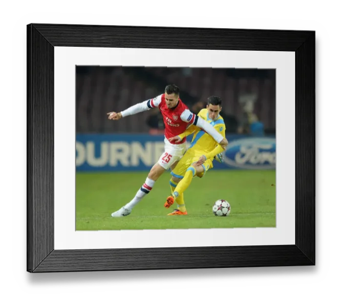 Framed Print : Arsenal's Jenkinson Outruns Callejon: A Stunning Moment in the Napoli Champions League Clash Framed Print : Arsenal's Jenkinson Outruns Callejon: A Stunning Moment in the Napoli Champions League Clash