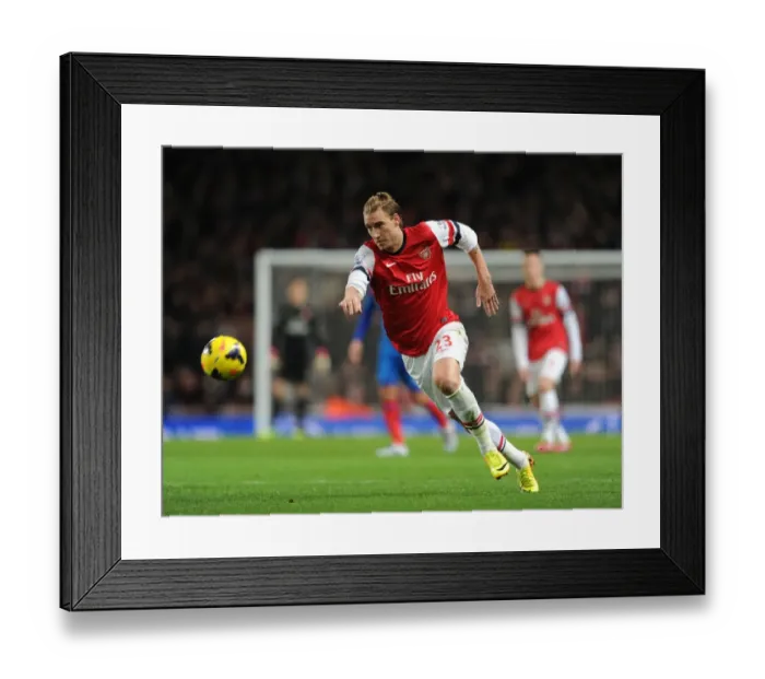 Framed Print : Arsenal's Nicklas Bendtner in Action against Hull City (2013-14) Framed Print : Arsenal's Nicklas Bendtner in Action against Hull City (2013-14)