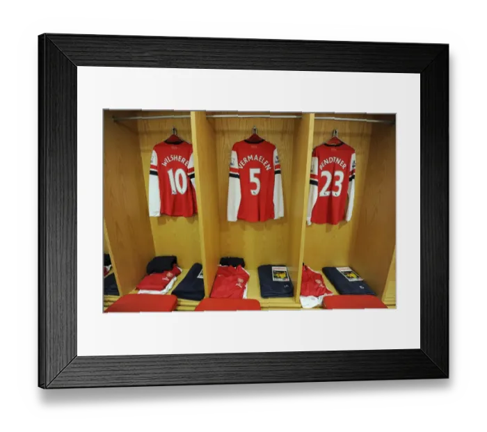 Framed Print : Arsenal Trio: Vermaelen, Wilshere, Bendtner in the Changing Room (Arsenal v Hull City, 2013-14)