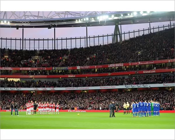 Arsenal and Everton teams minute applause for Nelson Mandela. Arsenal 1: 1 Everton