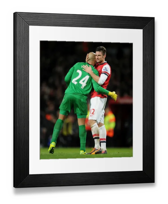 Framed Print : Giroud and Howard: A Heartfelt Embrace after Arsenal v Everton Clash (2013-14)