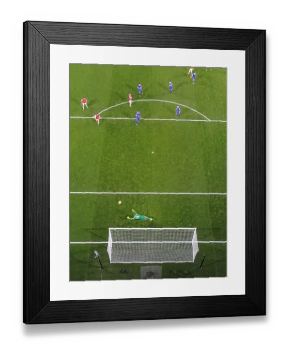 Framed Print : Olivier Giroud (Arsenal) volleys against the crossbar. Arsenal 1: 1 Everton. Barclays Premier League Framed Print : Olivier Giroud (Arsenal) volleys against the crossbar. Arsenal 1: 1 Everton. Barclays Premier League