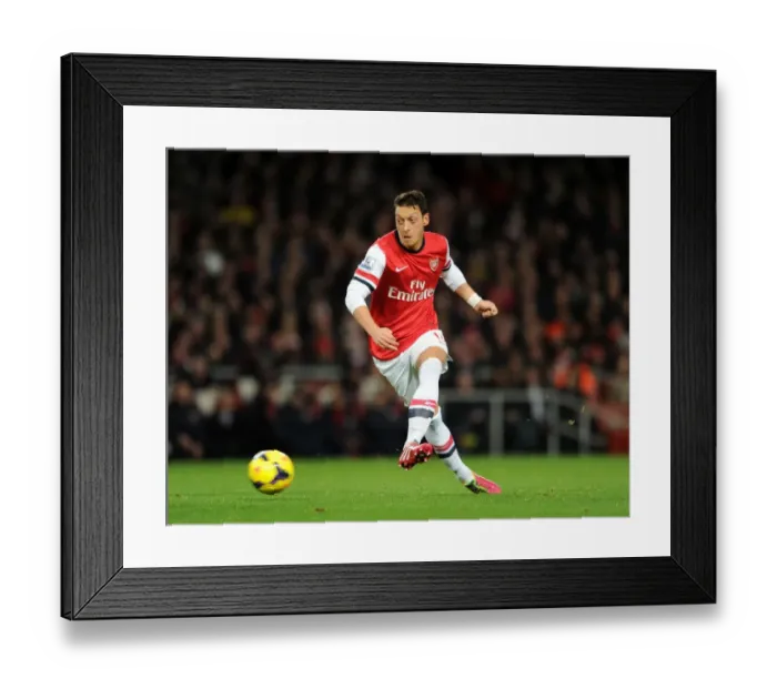 Framed Print : Mesut Ozil in Action: Arsenal vs Everton, Premier League 2013-14