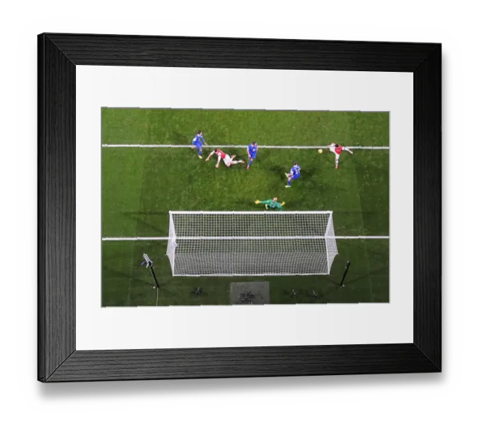 Framed Print : Mesut Ozil Scores Stunner Past Tim Howard: Arsenal vs Everton, Premier League 2013-14