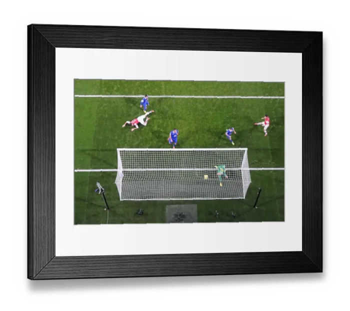 Framed Print : Mesut Ozil's Stunning Goal vs. Everton: Arsenal's German Star Scores Past Tim Howard in Premier League Showdown, 2013-14 Season