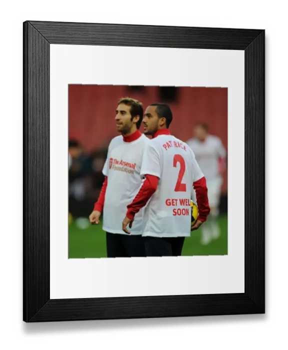 Framed Print : Theo Walcott's Heartfelt Tribute to Pat Rice Before Arsenal vs. Everton, 2013-14