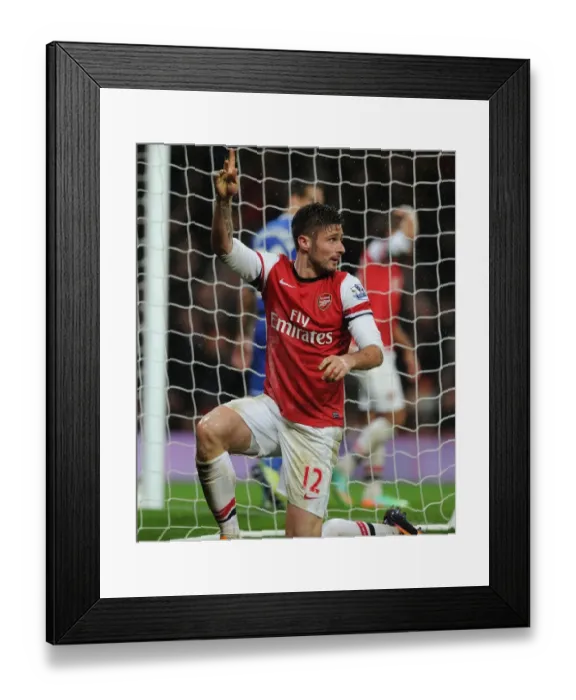 Framed Print : Giroud's Battle at the Emirates: Arsenal vs Chelsea, Premier League, 2013