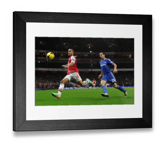 Framed Print : Clash at the Emirates: Walcott vs Azpilicueta