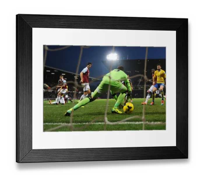 Framed Print : Theo Walcott Scores Past Adrian: Arsenal vs. West Ham, Premier League 2013-14
