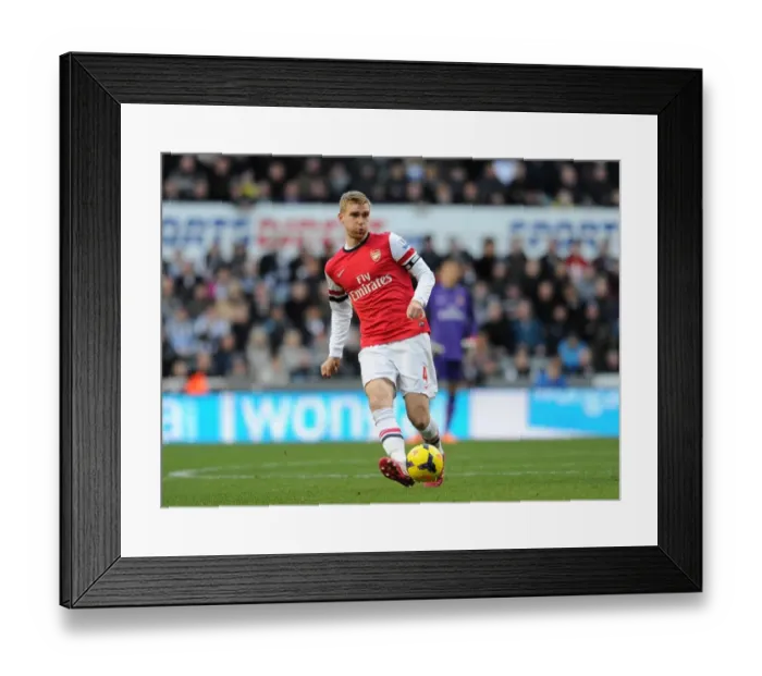 Framed Print : Per Mertesacker in Action: Newcastle United vs Arsenal, Premier League 2013-14