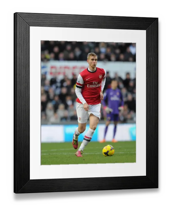 Framed Print : Per Mertesacker in Action: Arsenal vs. Newcastle United, Premier League (2013-14) Framed Print : Per Mertesacker in Action: Arsenal vs. Newcastle United, Premier League (2013-14)
