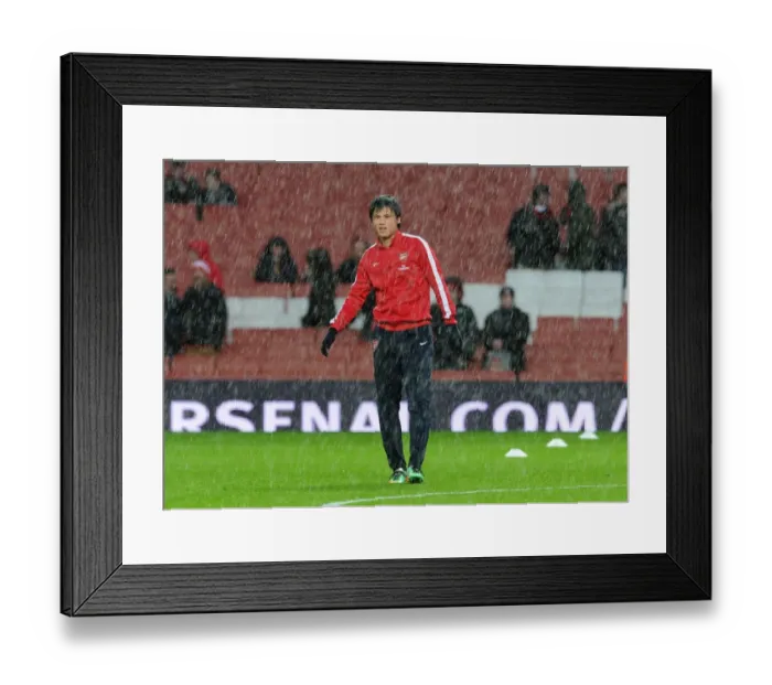 Framed Print : Arsenal's Ryo Miyachi Readies for Kick-off Against Cardiff City (2013-14)