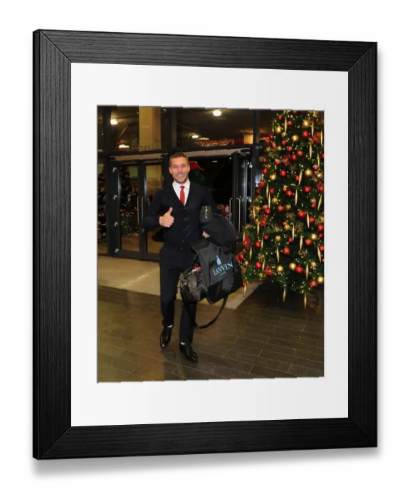 Framed Print : Lukas Podolski Prepares for Arsenal's Clash Against Cardiff City (2013-14) Framed Print : Lukas Podolski Prepares for Arsenal's Clash Against Cardiff City (2013-14)