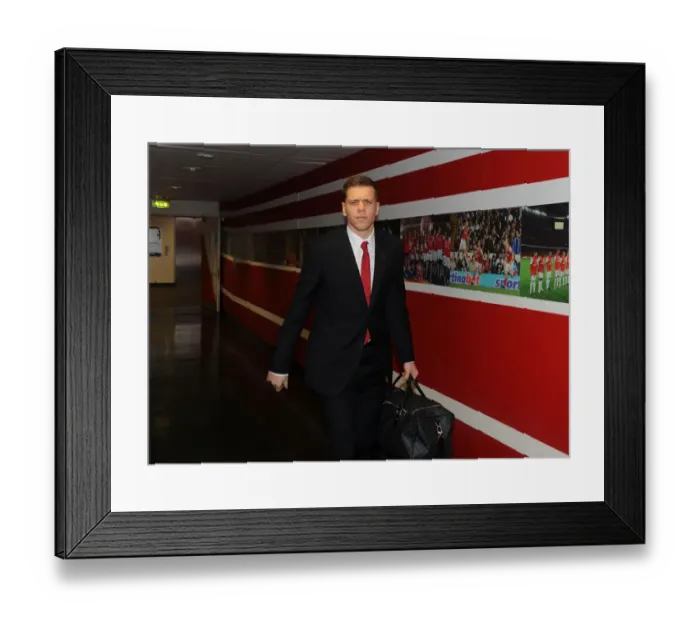Framed Print : Wojciech Szczesny: Arrival at Emirates Stadium (Arsenal v Cardiff City, 2013-14) Framed Print : Wojciech Szczesny: Arrival at Emirates Stadium (Arsenal v Cardiff City, 2013-14)