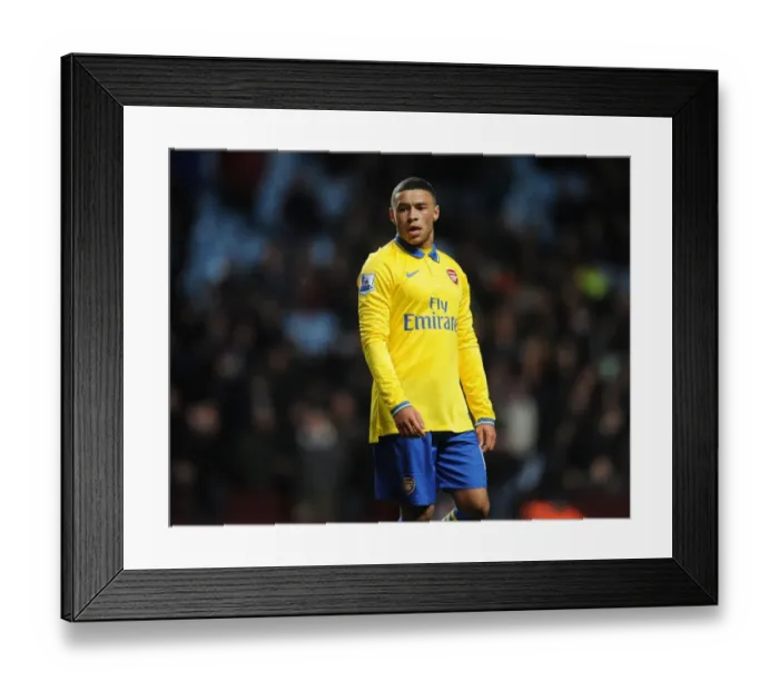 Framed Print : Arsenal's Alex Oxlade-Chamberlain in Action against Aston Villa (Premier League 2013-14)