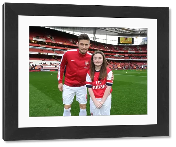 Arsenal mascot with Olivier Giroud (Arsenal). Arsenal 2: 0 Fulham. Barclays Premier League