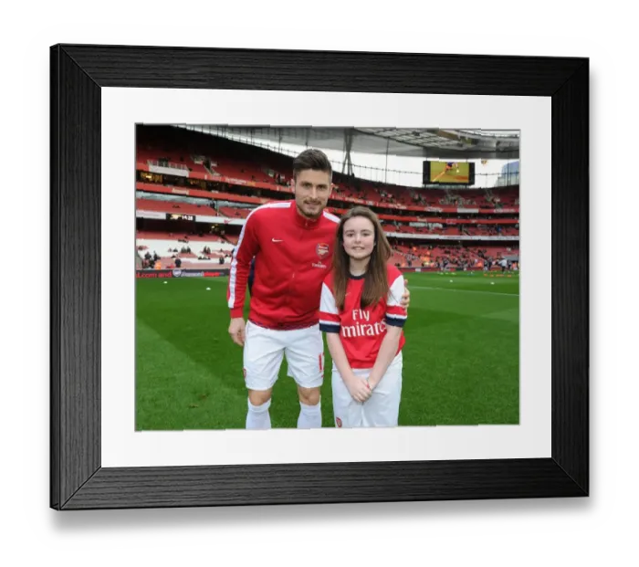 Framed Print : Arsenal mascot with Olivier Giroud (Arsenal). Arsenal 2: 0 Fulham. Barclays Premier League Framed Print : Arsenal mascot with Olivier Giroud (Arsenal). Arsenal 2: 0 Fulham. Barclays Premier League