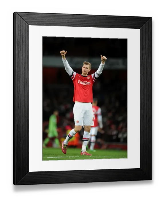 Framed Print : Per Mertesacker Celebrates Arsenal's Victory Over Fulham (2013-14)