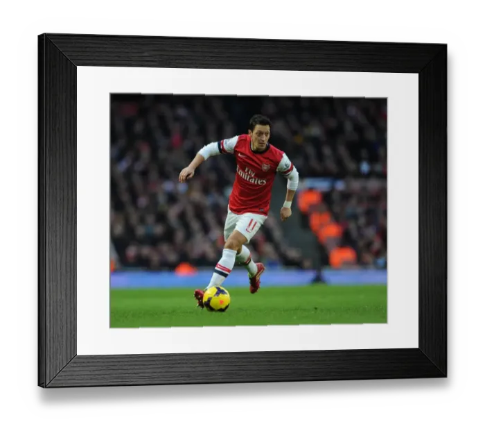 Framed Print : Mesut Ozil in Action: Arsenal vs Fulham, Premier League 2013-14 Framed Print : Mesut Ozil in Action: Arsenal vs Fulham, Premier League 2013-14