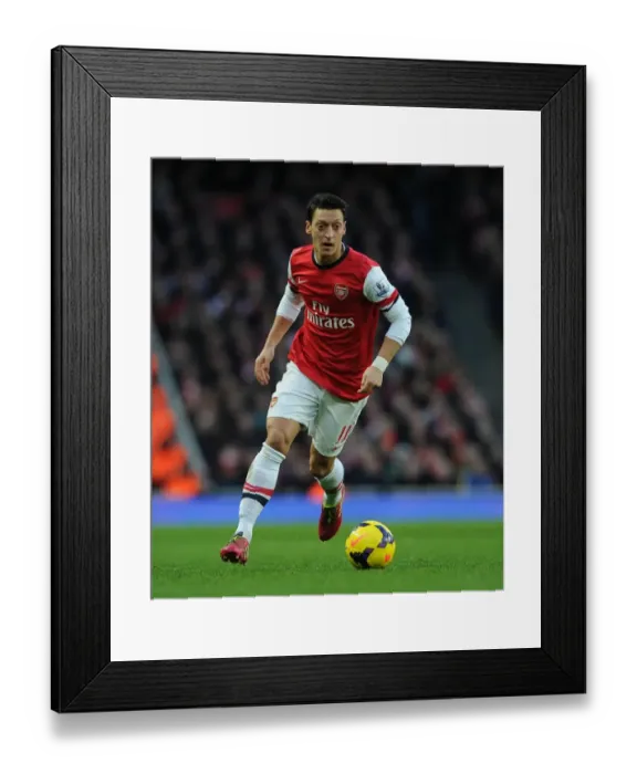 Framed Print : Mesut Ozil in Action: Arsenal vs Fulham, Premier League 2013-14 Framed Print : Mesut Ozil in Action: Arsenal vs Fulham, Premier League 2013-14