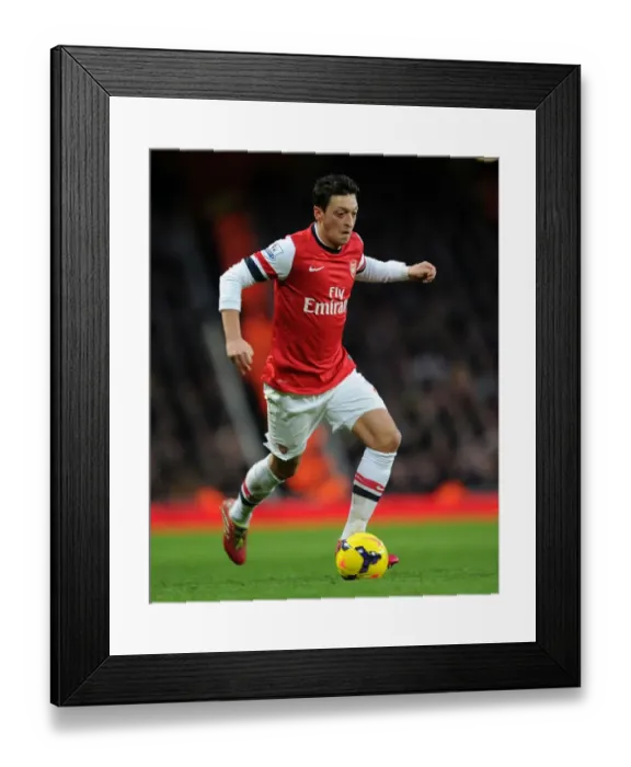 Framed Print : Mesut Ozil in Action: Arsenal vs Fulham, Premier League 2013-14