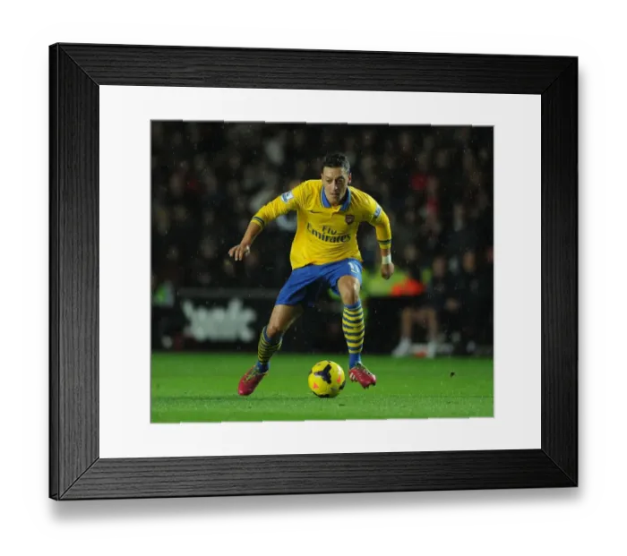 Framed Print : Mesut Ozil in Action: Southampton vs Arsenal, Premier League 2013-14 Framed Print : Mesut Ozil in Action: Southampton vs Arsenal, Premier League 2013-14