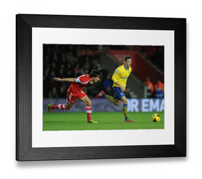 Framed Print : Mesut Ozil vs Jack Cork: Battle in the Midfield - Southampton vs Arsenal, Premier League 2013-14 Framed Print : Mesut Ozil vs Jack Cork: Battle in the Midfield - Southampton vs Arsenal, Premier League 2013-14
