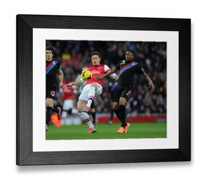 Framed Print : Clash at Emirates: Giroud vs. Dikgacoi, Arsenal vs. Crystal Palace, Premier League