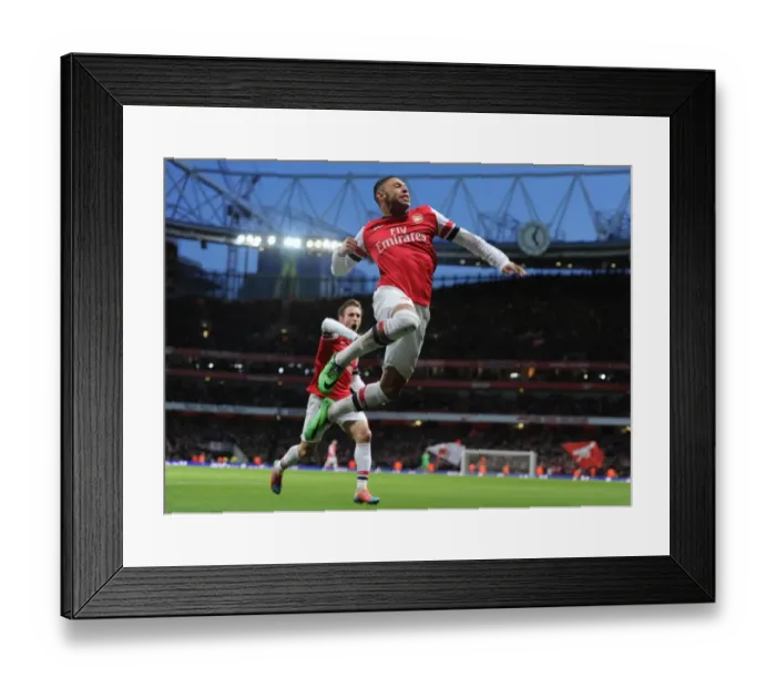 Framed Print : Thrilling Goal: Oxlade-Chamberlain Scores for Arsenal Against Crystal Palace, Premier League 2013-14