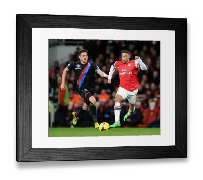 Framed Print : Arsenal's Alex Oxlade-Chamberlain Outmaneuvers Crystal Palace's Joel Ward