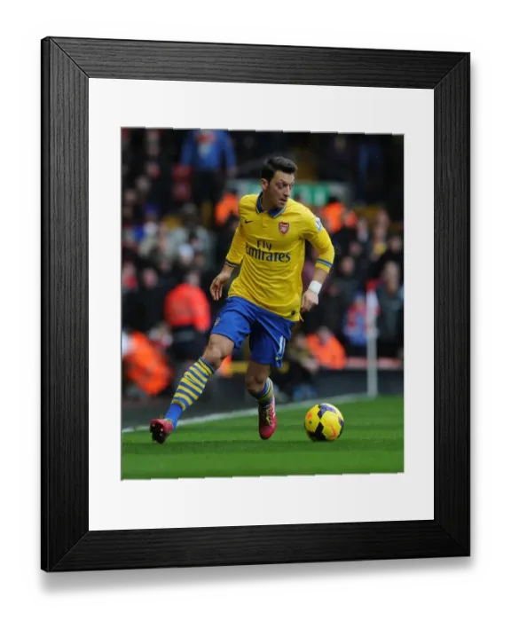 Framed Print : Mesut Ozil in Action: Liverpool vs Arsenal, Premier League 2013-14 Framed Print : Mesut Ozil in Action: Liverpool vs Arsenal, Premier League 2013-14