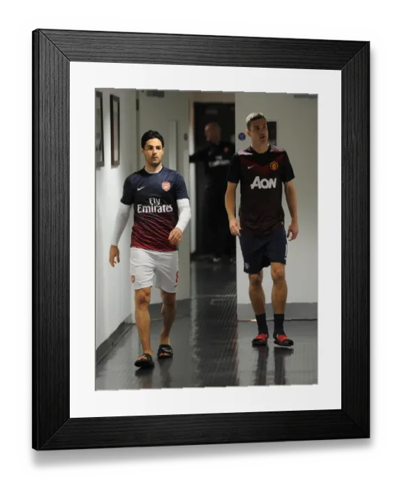Framed Print : Mikel Arteta and Nemanja Vidic Exchange Team Sheets Before Arsenal vs Manchester United (2013-14)
