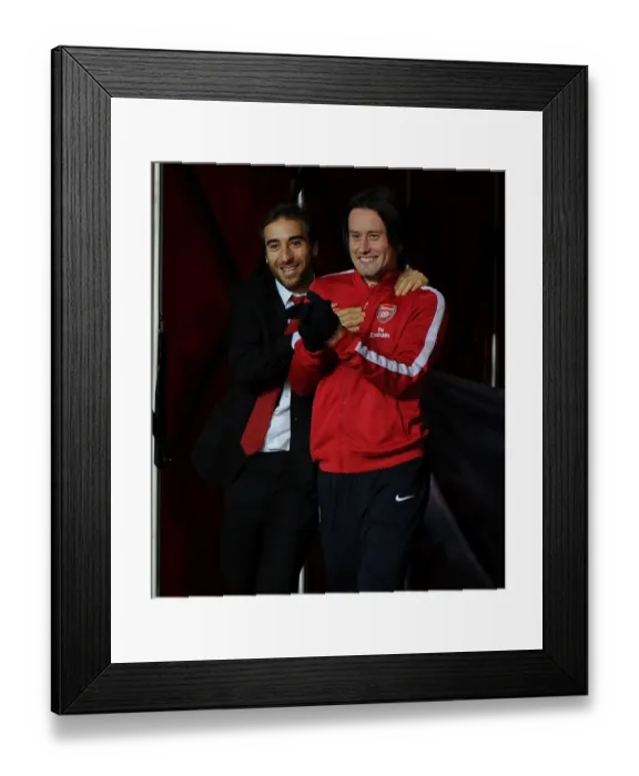 Framed Print : Arsenal Duo Rosicky and Flamini Pre-Match Huddle vs Manchester United (2013-14) Framed Print : Arsenal Duo Rosicky and Flamini Pre-Match Huddle vs Manchester United (2013-14)