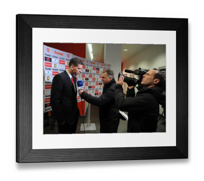 Framed Print : Wojciech Szczesny: Arsenal's Focused Goalkeeper Ahead of Manchester United Clash (Arsenal v Manchester United 2013-14)