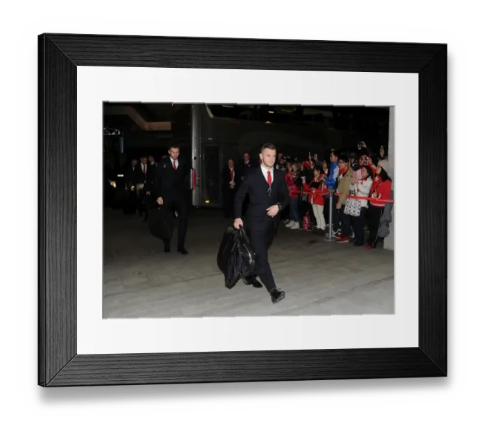 Framed Print : Arsenal's Jack Wilshere Readies for Manchester United Clash in Premier League (2013-14) Framed Print : Arsenal's Jack Wilshere Readies for Manchester United Clash in Premier League (2013-14)