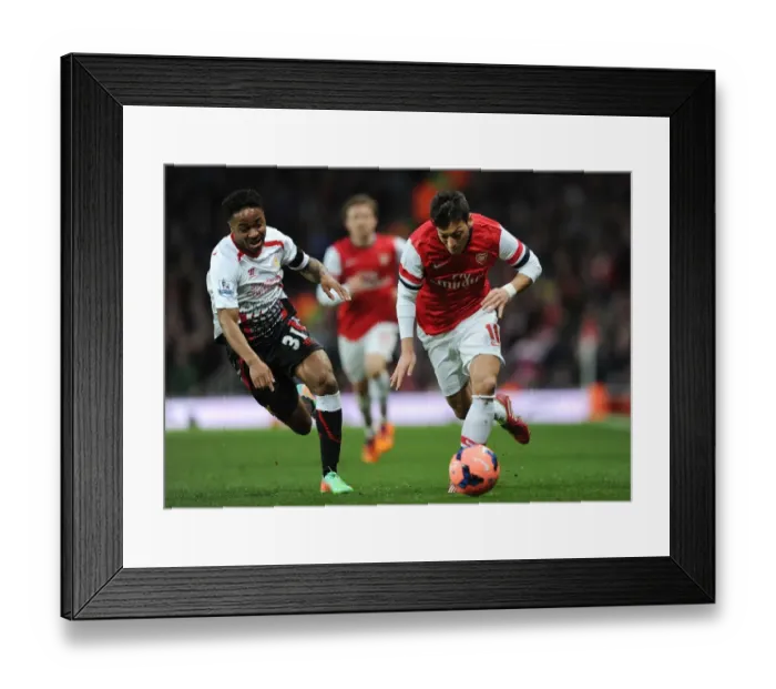 Framed Print : Mesut Ozil vs Raheem Sterling: Clash at the Emirates - FA Cup 2013-14 Framed Print : Mesut Ozil vs Raheem Sterling: Clash at the Emirates - FA Cup 2013-14