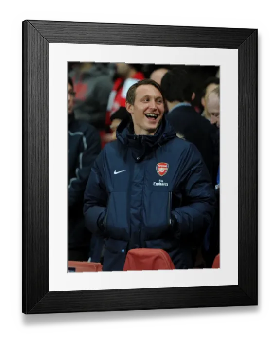 Framed Print : Arsenal's Kim Kallstrom Ready for Battle Against Bayern Munich in Champions League Framed Print : Arsenal's Kim Kallstrom Ready for Battle Against Bayern Munich in Champions League