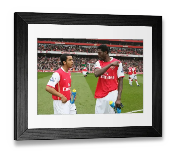 Framed Print : Emmanuel Adebayor and Theo Walcott (Arsenal) before kick off