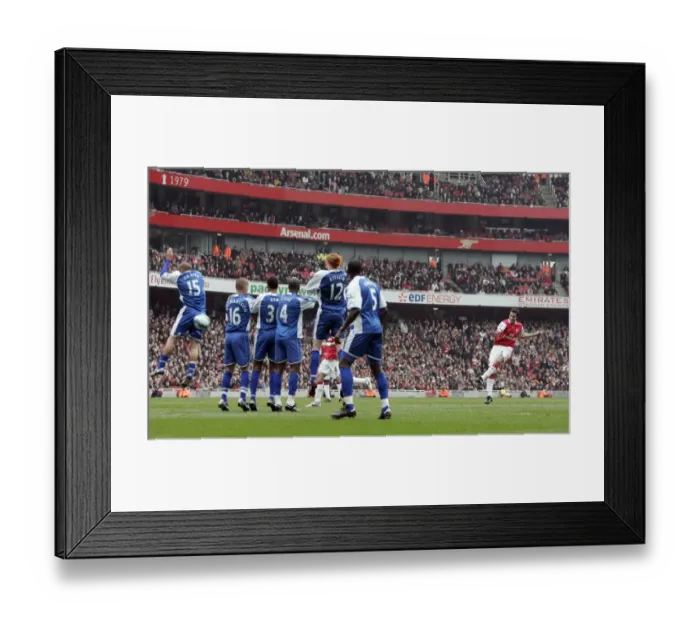 Framed Print : Robin van Persie (Arsenal) watches his free kick beat the wall but go wide of the goal Framed Print : Robin van Persie (Arsenal) watches his free kick beat the wall but go wide of the goal