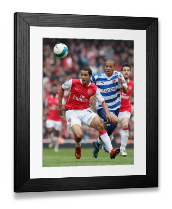 Framed Print : Theo Walcott (Arsenal) Liam Rosenior (Reading) Framed Print : Theo Walcott (Arsenal) Liam Rosenior (Reading)