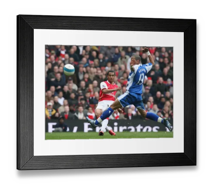 Framed Print : Robin van Persie (Arsenal) Liam Rosenoir (Reading)