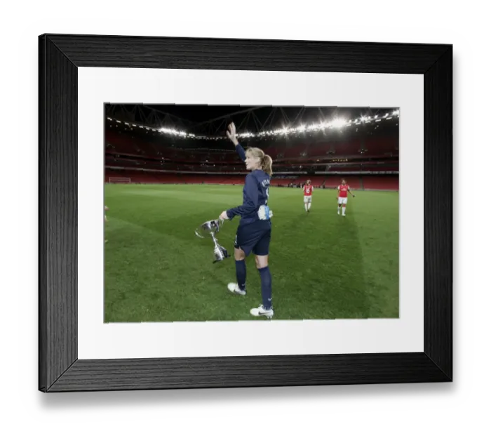 Framed Print : Emma Byrne (Arsenal) with the Premier League Trophy